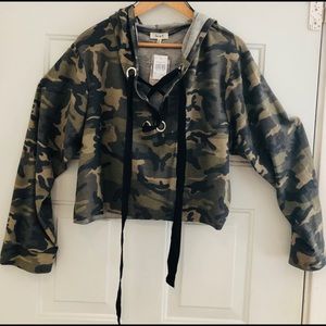 Camo crop hoodie